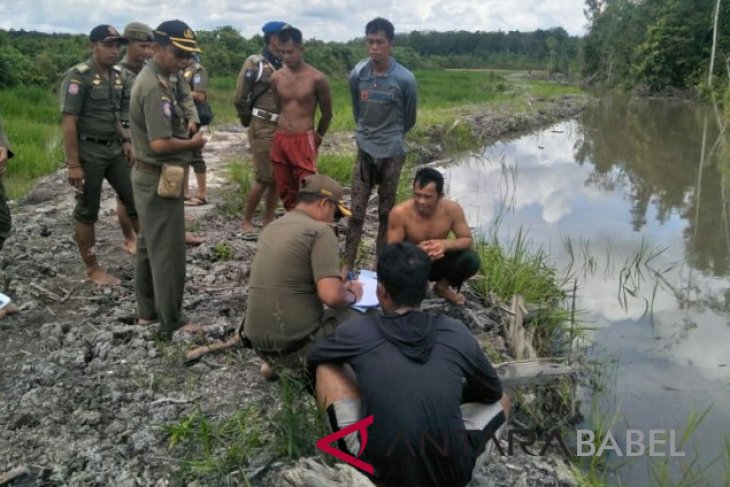 Satpol PP Bangka Selatan tindak TI yang cemari sawah masyarakat