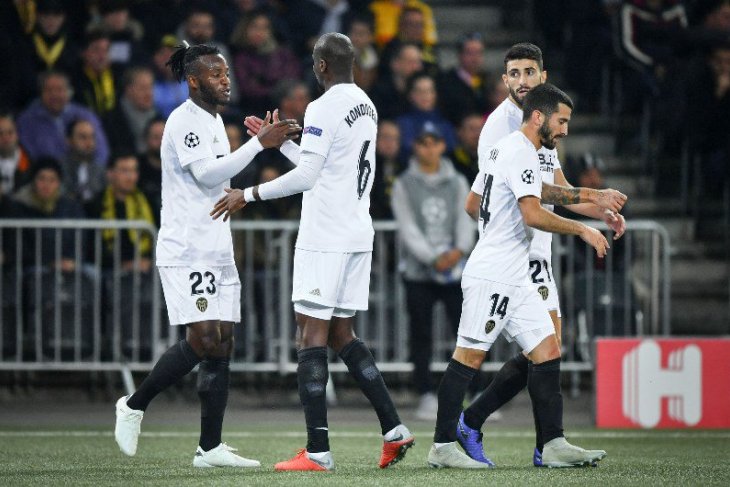 Valencia melaju ke 16 besar Piala Raja