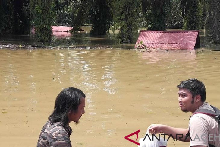 Pemerintah Aceh salurkan bantuan korban banjir Aceh Selatan