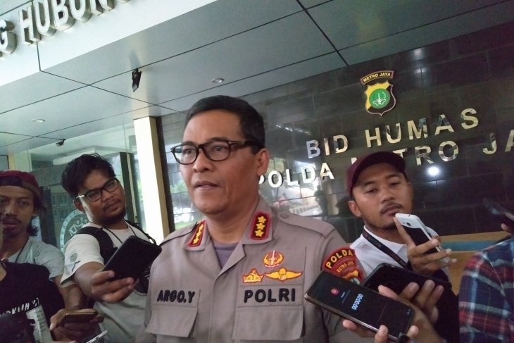 Wanita berbusana hitam yang diamankan polisi tidak terkait terorisme