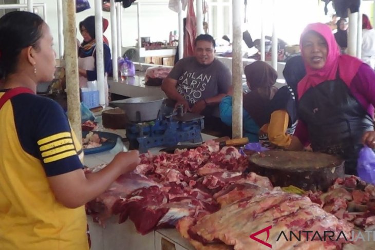 Pengrajin Bandung bikin sepatu dari kulit kaki ayam