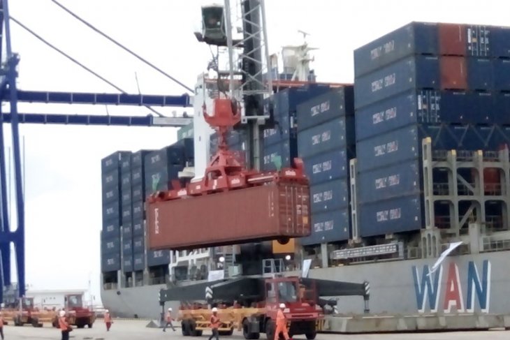 Pelabuhan Kuala Tanjung dapat mengefisienkan pengiriman barang