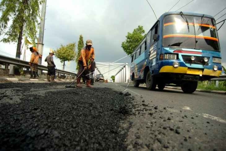 Pengaspalan jalan berlubang