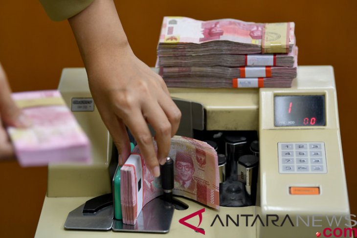 Rupiah falls 31 points on global crude price hike