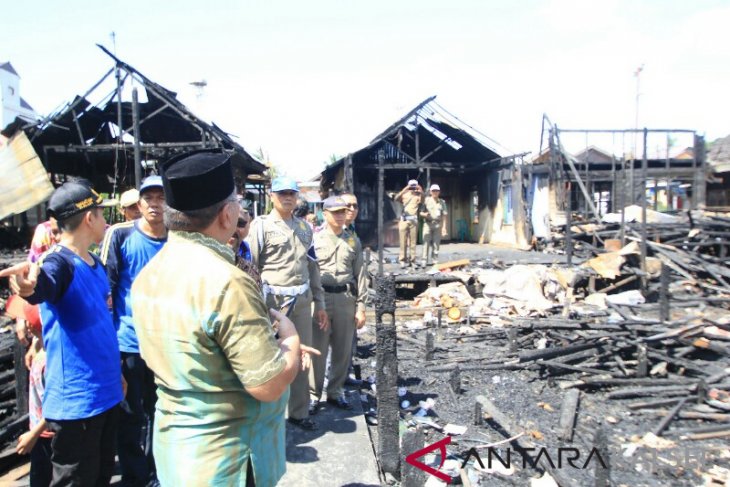 Tujuh Rumah Terbakar Satu Lansia Nyaris Tewas