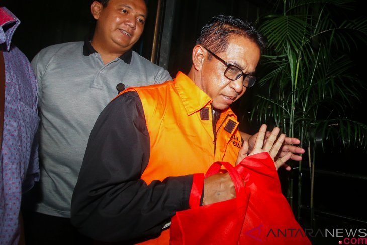 Ditetapkan sebagai tersangka, KPK tahan Bupati Mesuji