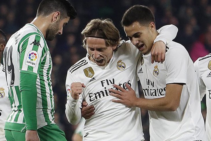 Tendangan bebas Ceballos menangkan Madrid atas Betis