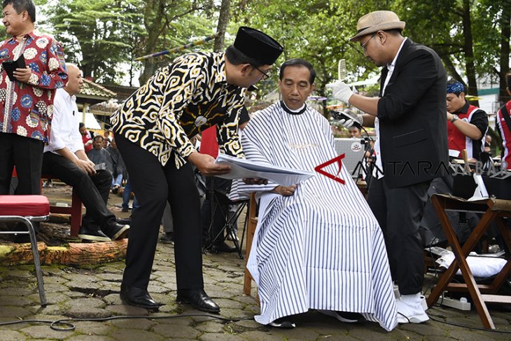 Presiden Jokowi unggah vlog potong  rambut  ingin model  