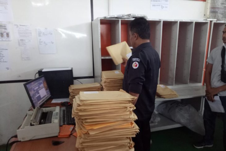 Bawaslu Karawang temukan ribuan eksemplar tabloid