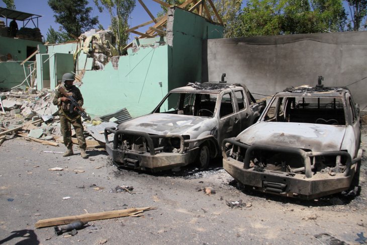 Ledakan landa perayaan dan gubernur Helmand terluka