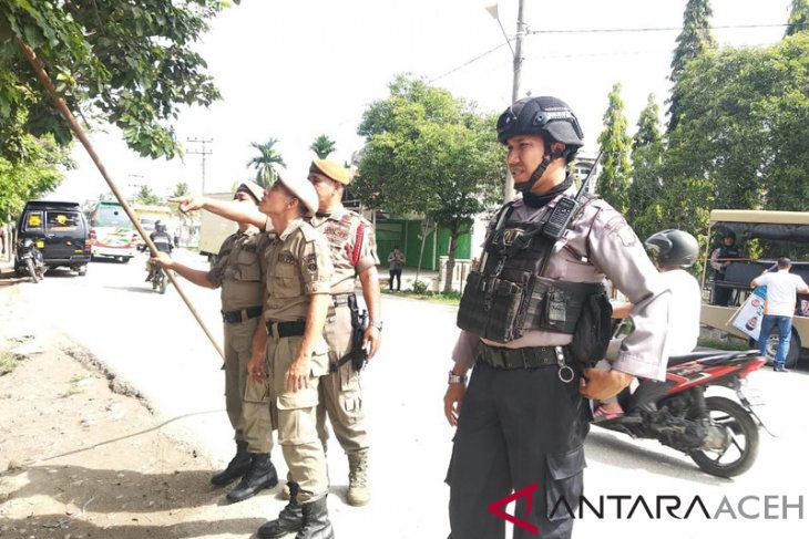 Satpol PP Aceh Utara tertibkan APK langgar aturan