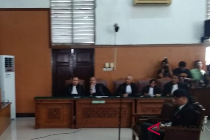 Vonis 1,5 tahun penjara untuk Ahmad Dhani
