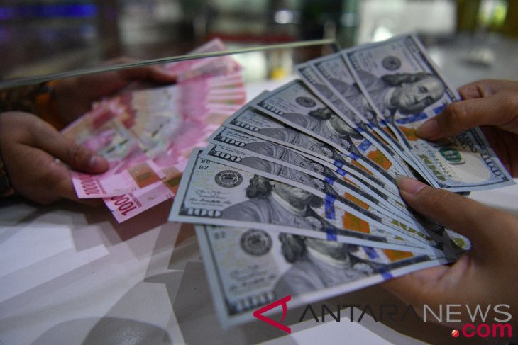 Rupiah masih terus melemah