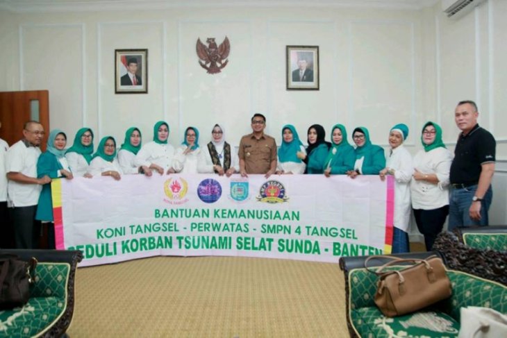 KONI Tangsel Salurkan Seragam Sekolah Dan Alat Tulis