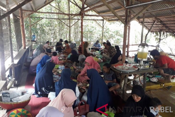Peserta SMN Sultra dijamu tradisi makan bedulang