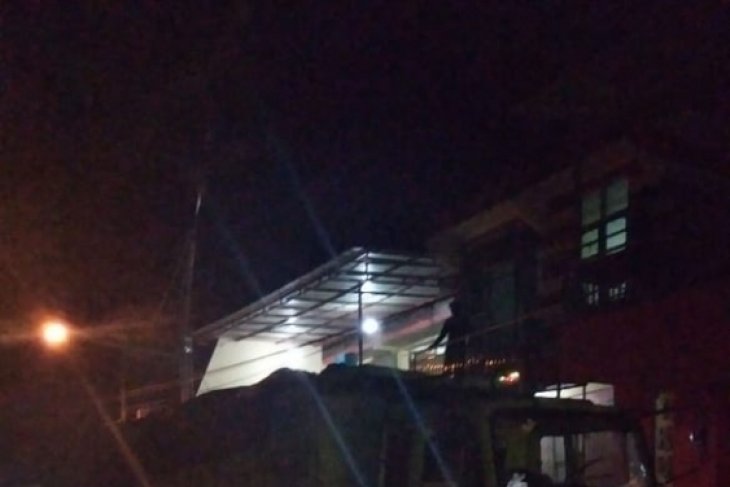 Puluhan warga Jatiasih hadang truk pembangunan perumahan, ada apa?