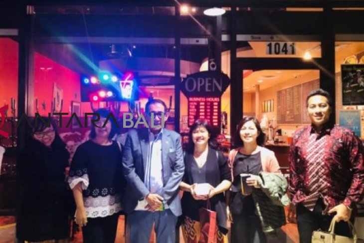 Diaspora Indonesia buka warung Padang