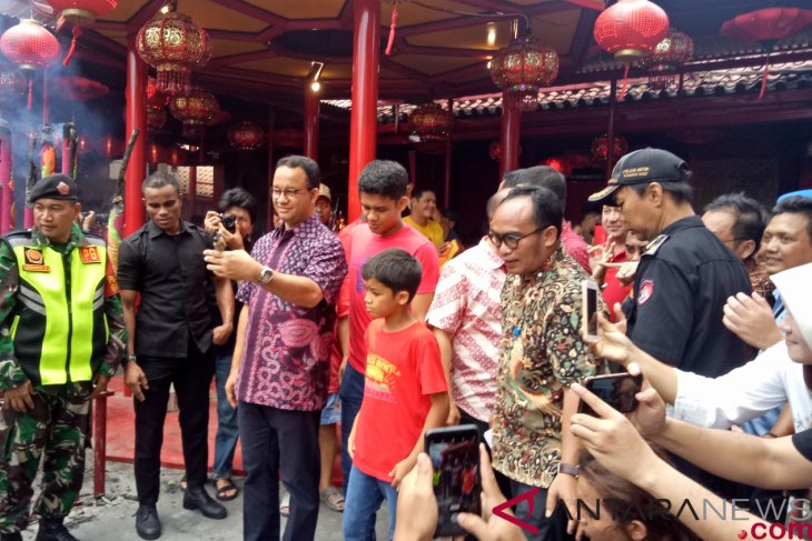 Jakarta Governor Baswedan visits Dharma Bhakti temple