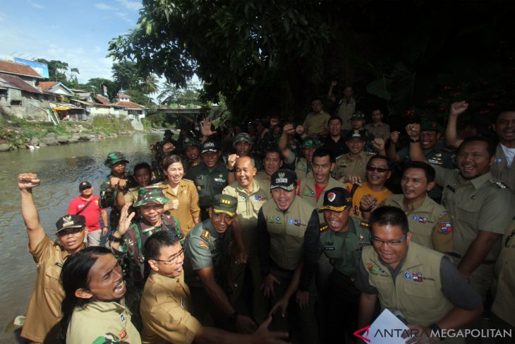 Tim Kancra temukan titik pembuangan sampah di Ciliwung