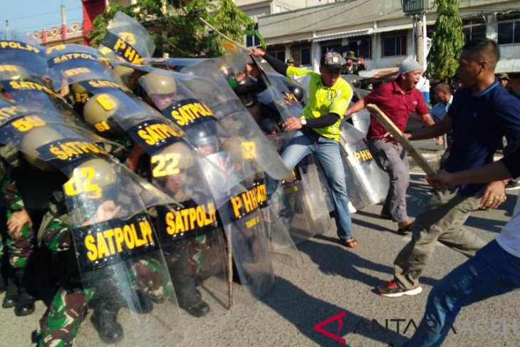 Amankan Pemilu 2019 TNI gelar simulasi rusuh massa