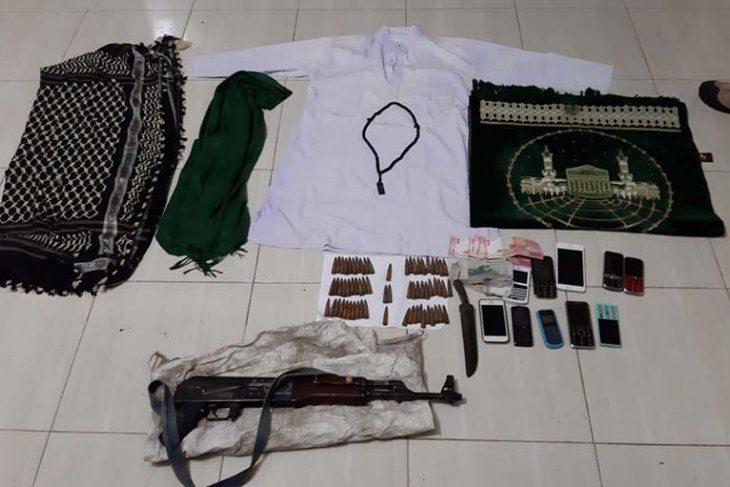 Dua Pria Bersenjata Tak Berkutik Diringkus Polisi Antara Dua Pria Bersenjata Tak Berkutik Diringkus Polisi Antara