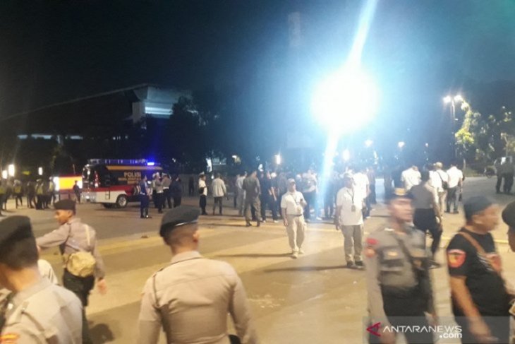 Warga Diminta Menjauhi Lokasi Ledakan di Parkir Timur
