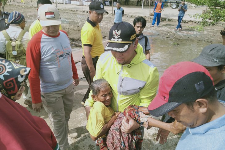 Fasha tolong seorang nenek tercebur di Danau Sipin