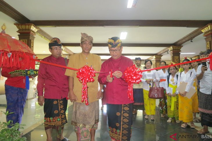 Pejabat Pemprov Bali Beradu Lomba