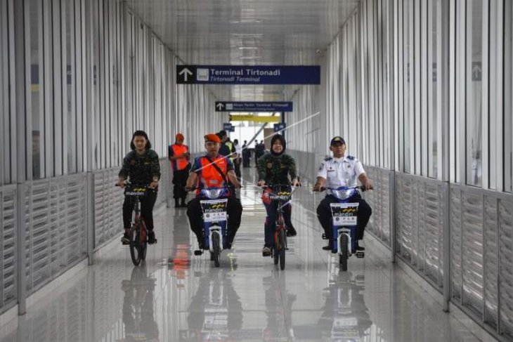 Jembatan penghubung Terminal Tirtonadi - Stasiun Balapan