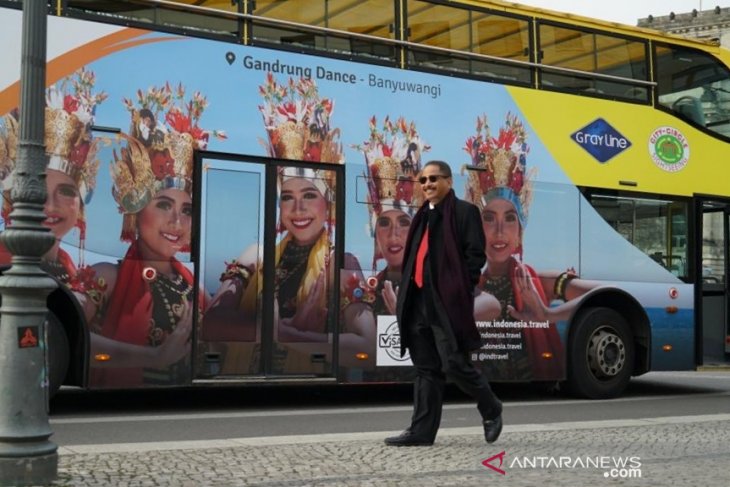 Foto Gandrung Banyuwangi hiasi bus-bus di Jerman