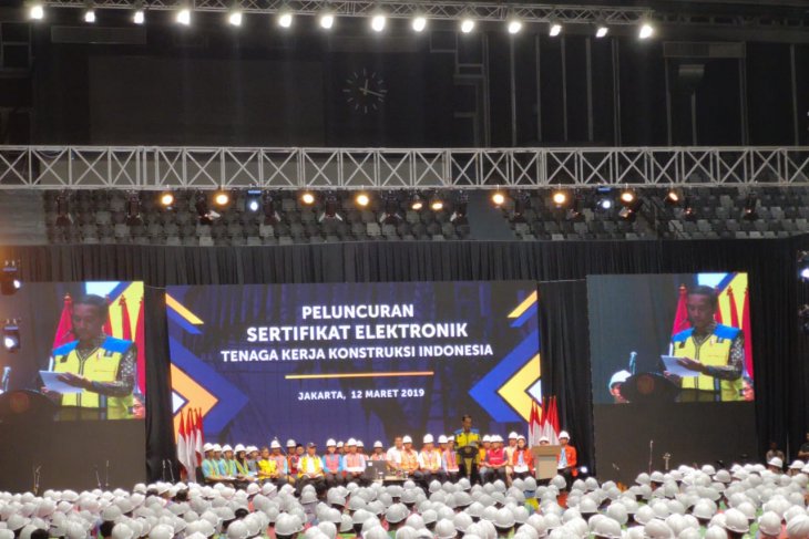 Jokowi calls for upgrading skills of construction workers