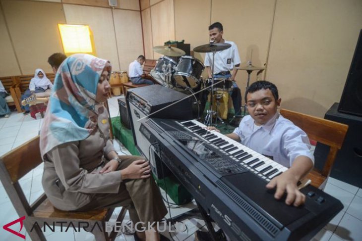 Pemkot Ambon prioritas terima guru musik 2021