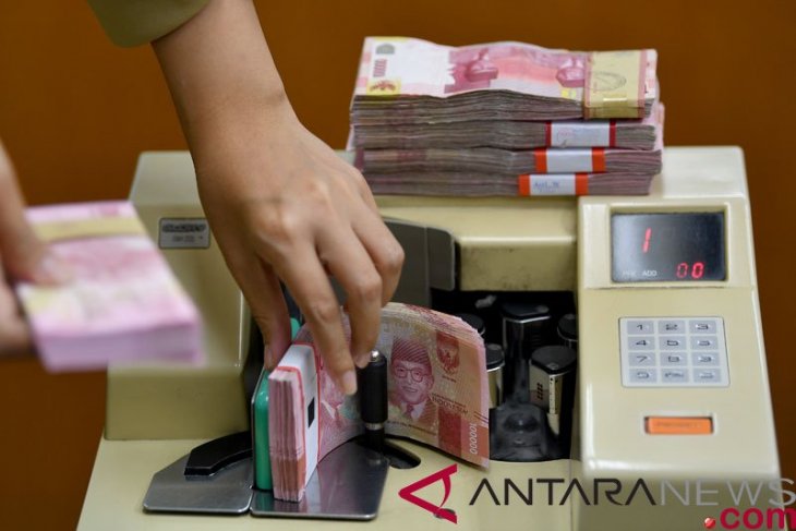 Rupiah melemah pada awal pekan