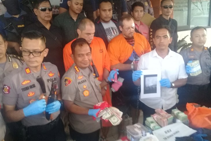 Seorang komplotan perampok Money Changer Tanjung Benoa ditembak mati