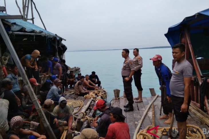 Polair Polres Bangka meningkatkan pengawasan penambangan di pantai