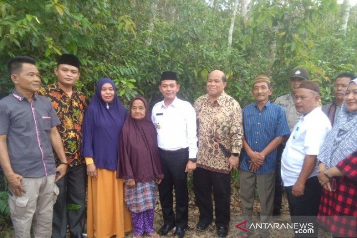 Bupati Bangka terima tanah hibah dari warga
