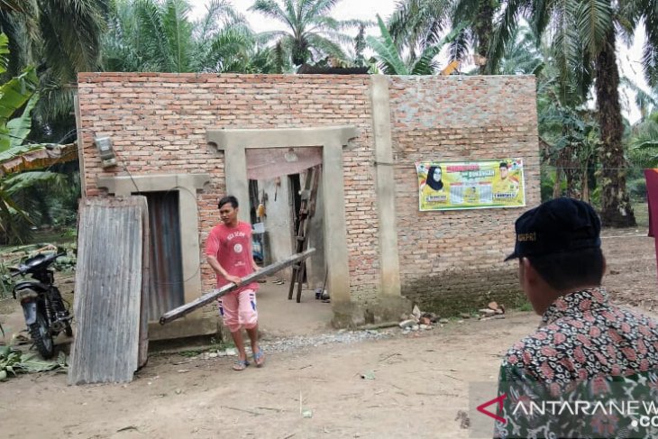 Puting beliung landa Labura, seorang tewas dan puluhan rumah rusak