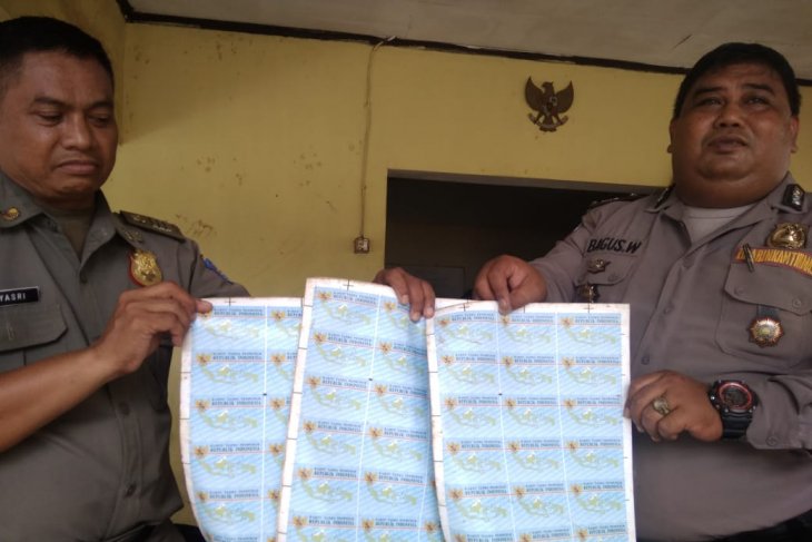 Ditemukan blangko E-KTP tercecer di lahan kosong komplek DDN