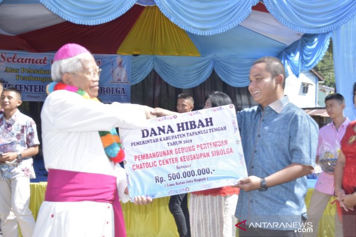 Bupati serahkan dana hibah Rp1 miliar untuk pembangunan fasilitas rumah ibadah
