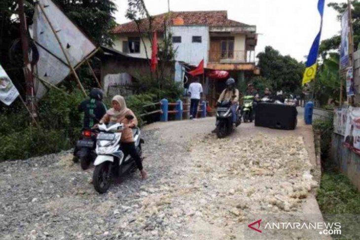 Pemkab Bekasi perbaiki infrastruktur Desa Burangkeng