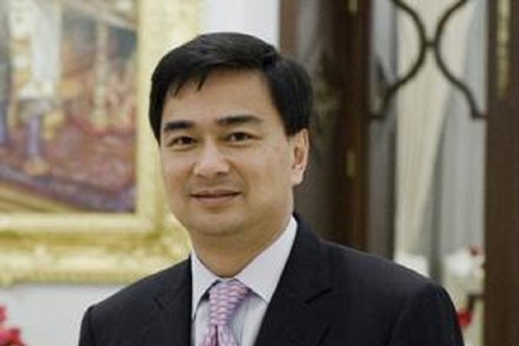 Mantan PM Abhisit mundur setelah partainya kalah dalam pemilihan