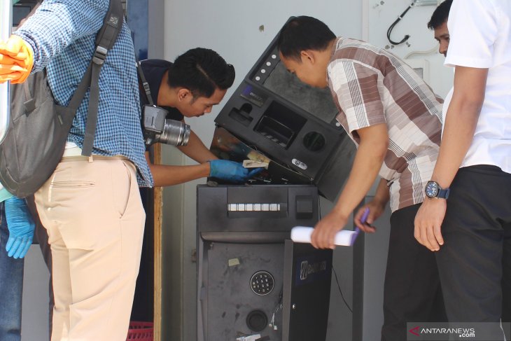Empat dari delapan sekawanan pembobol ATM di Sumsel diciduk