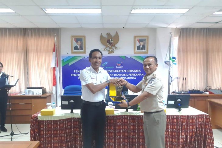 Angkasa Pura-BKIPM Ambon MoU Pemeriksaan Ikan