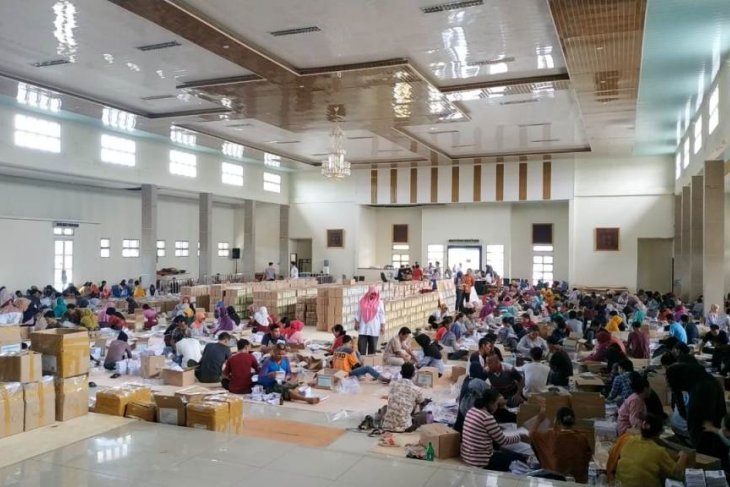 280 petugas keroyok satu kontainer surat suara untuk Muarojambi