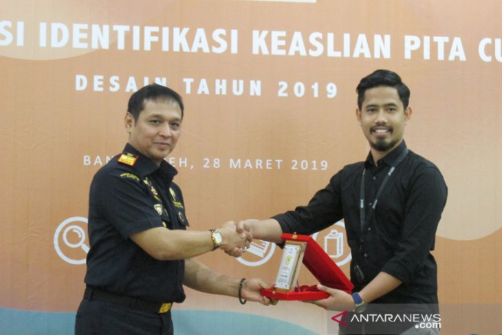 Bea cukai sosialisasi identifikasi keaslian pita cukai 2019