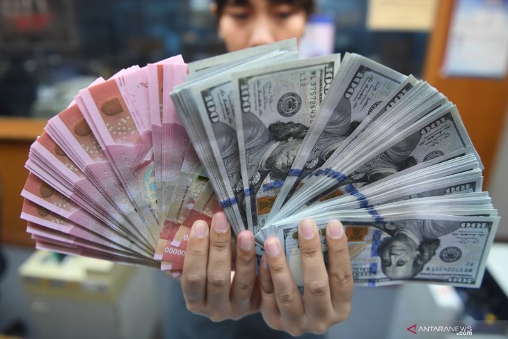 Rupiah weakens amid Johnson's election as new British PM