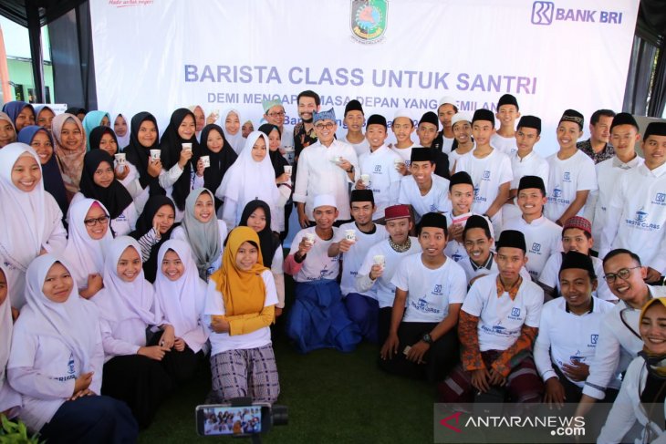BRI kolaborasi dengan Pemkab Banyuwangi berikan pelatihan pengolahan kopi kepada santri