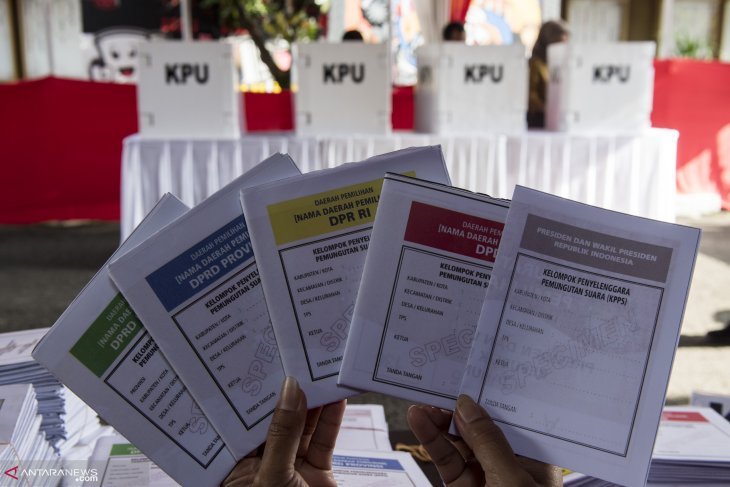 Pastikan surat suara ditandatangani KPPS sebelum mencoblos