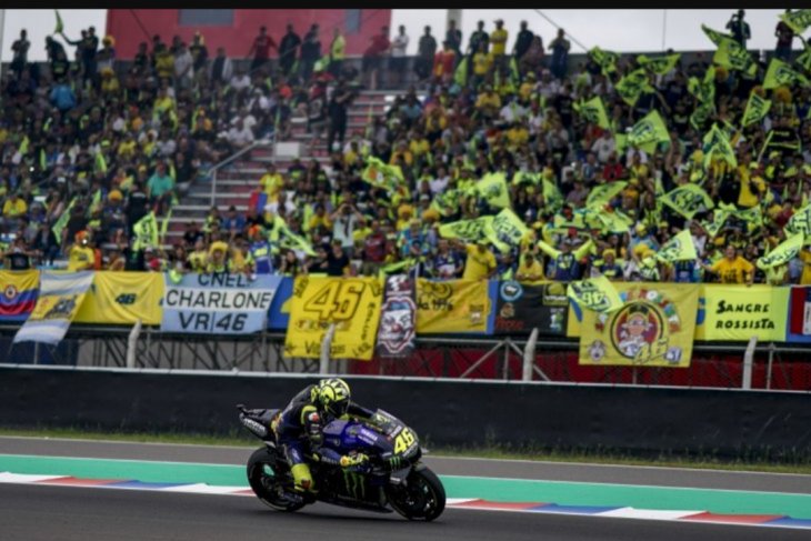 Duo pebalap Yamaha beri perlawanan ketat ke Marquez di FP2