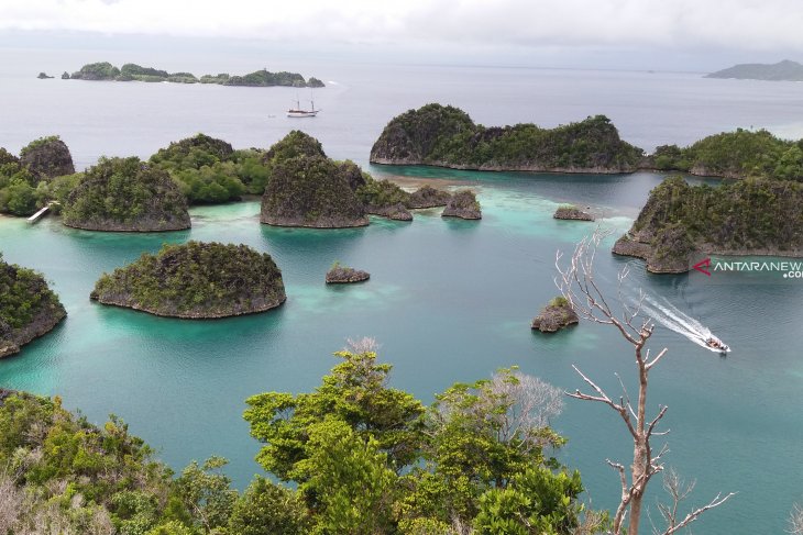 Wisata Piaynemo Raja Ampat Papua Barat Tutup 17 April